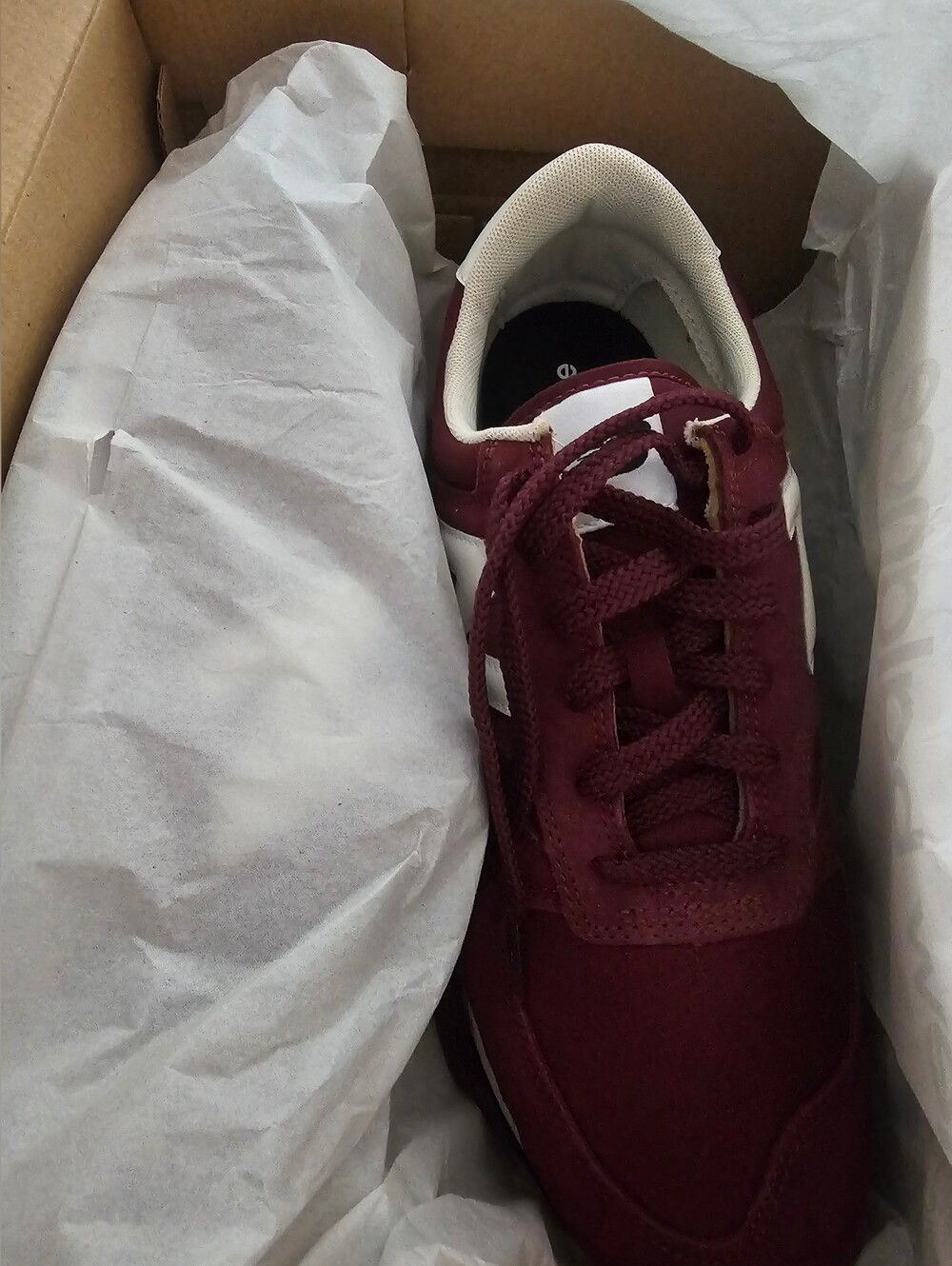 Men's Maroon Athletic Sneakers - Classic Casual Style
